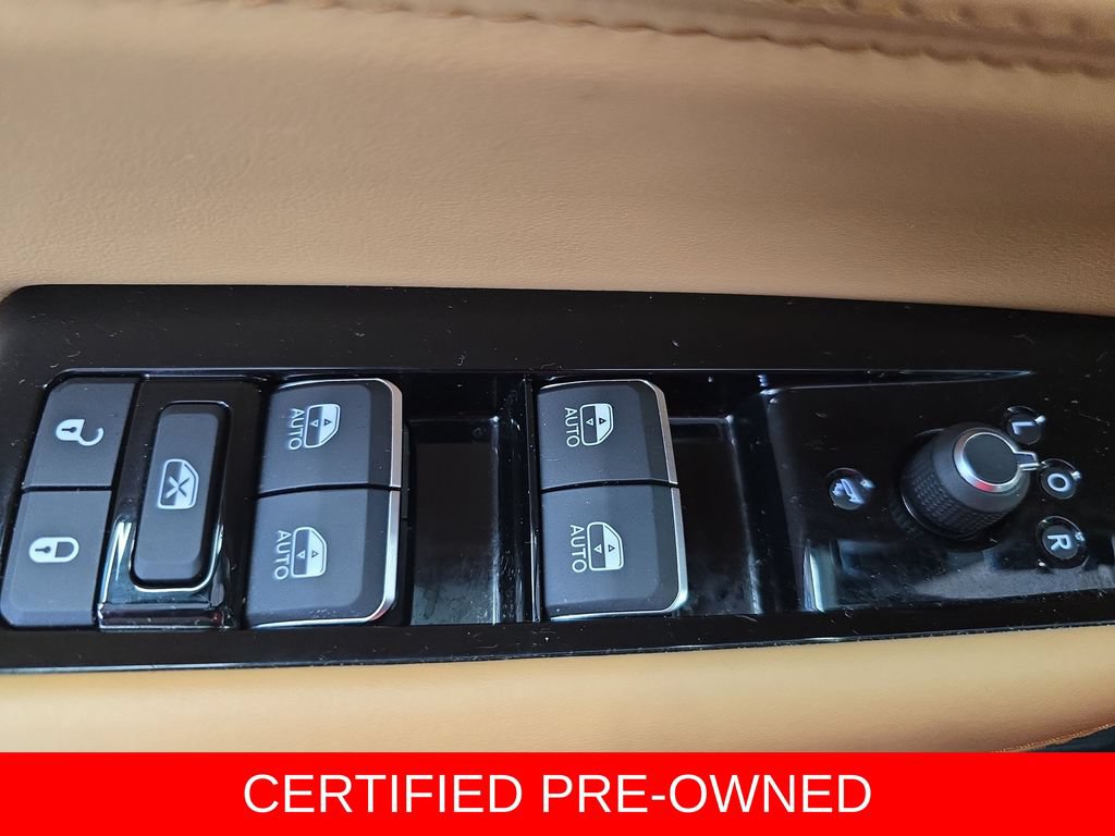 Used 2025 Jeep Grand Wagoneer L Series III w/ Rear Seat Video Group 1 AWD/4WD image 28