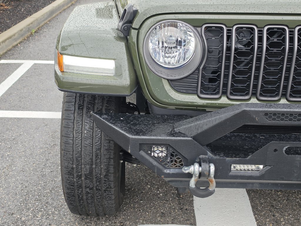 Used 2024 Jeep Wrangler Unlimited w/ Convenience Group AWD/4WD image 10