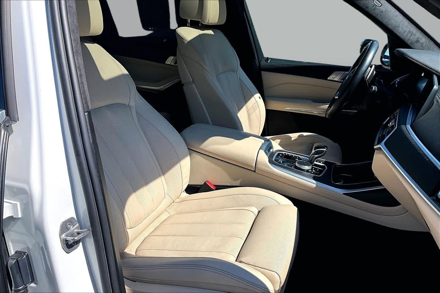 Used 2022 BMW X7 xDrive40i w/ Premium Package AWD/4WD image 8