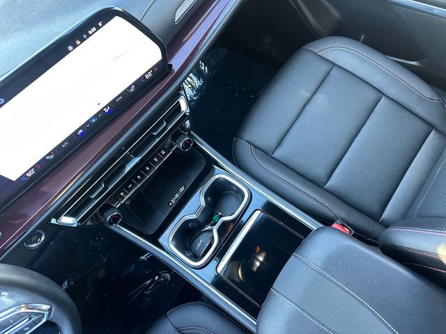 Used 2025 Chevrolet Traverse Z71 image 38