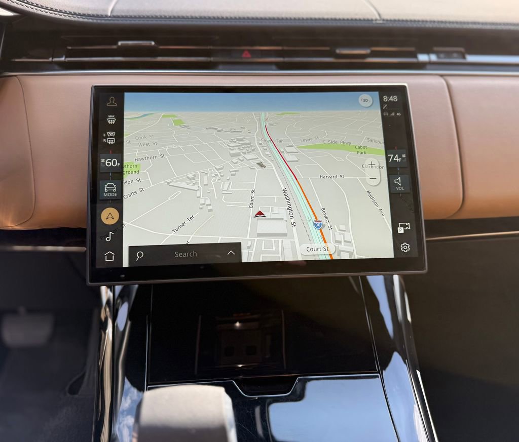 Used 2025 Land Rover Range Rover Sport SE image 7