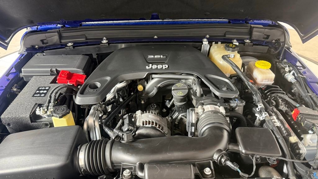 Used 2018 Jeep Wrangler Unlimited Sahara image 10