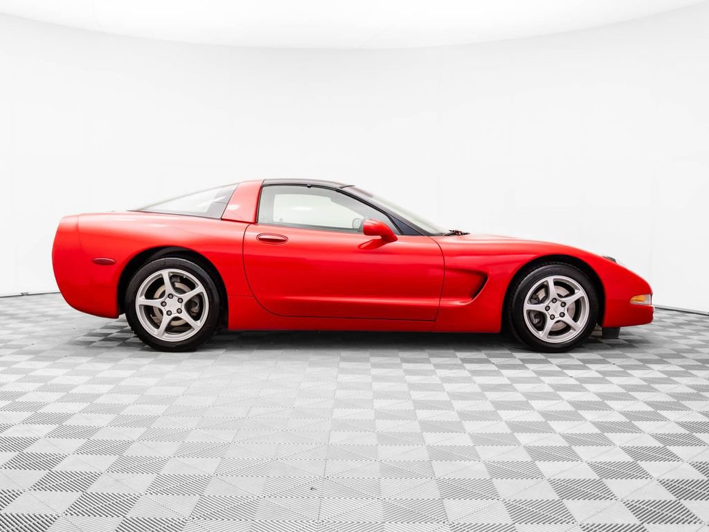 Used 2001 Chevrolet Corvette Coupe w/ Preferred Equipment Group1 image 9