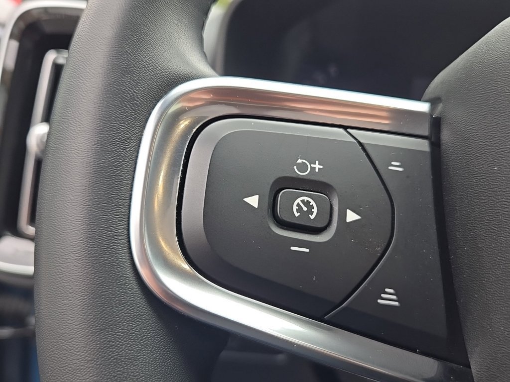 Certified 2023 Volvo C40 P8 Recharge Plus AWD/4WD image 23