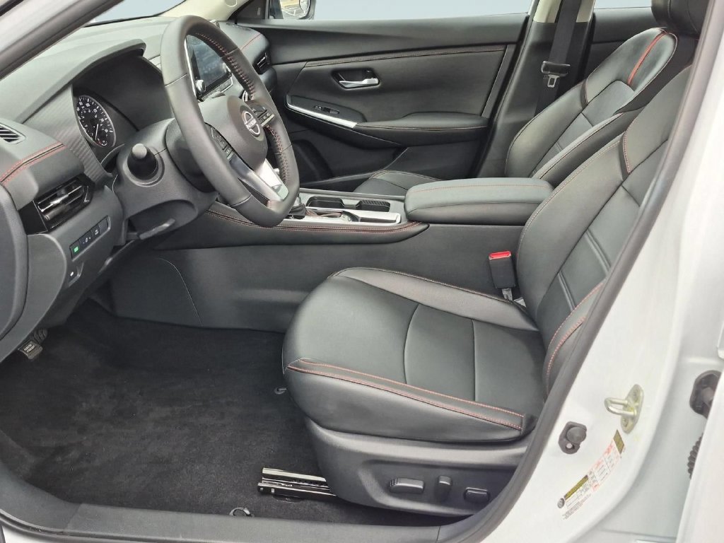 Used 2025 Nissan Sentra SR w/ SR Premium Package FWD image 15