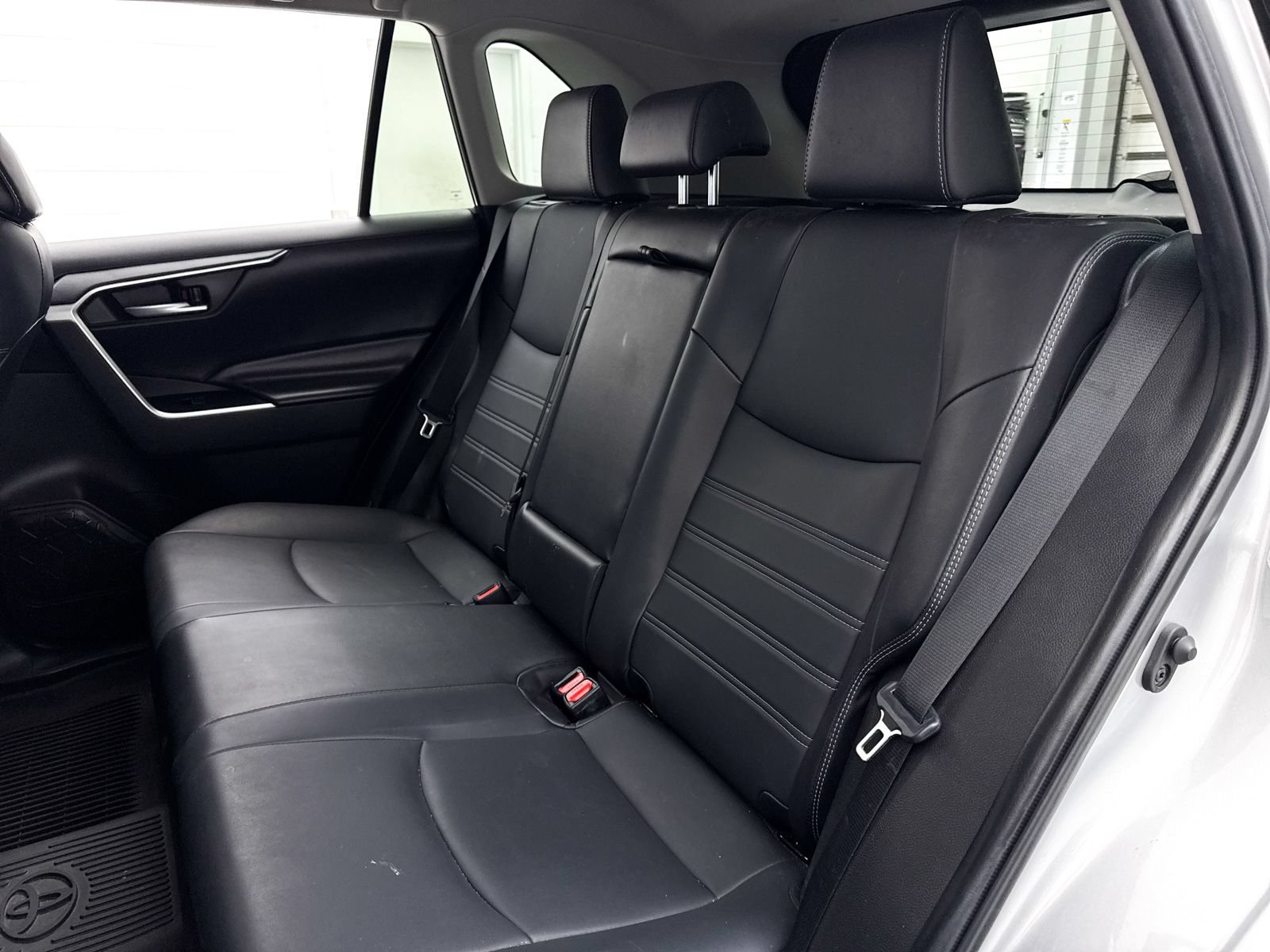 Used 2023 Toyota RAV4 XLE Premium AWD/4WD image 28