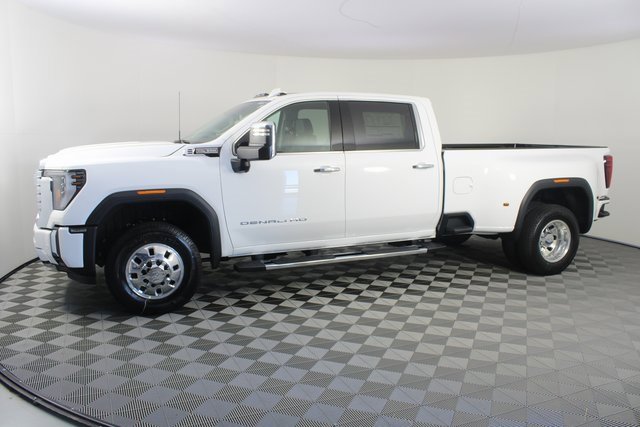 New 2026 GMC Sierra 3500 Denali w/ Denali Reserve Package image 2
