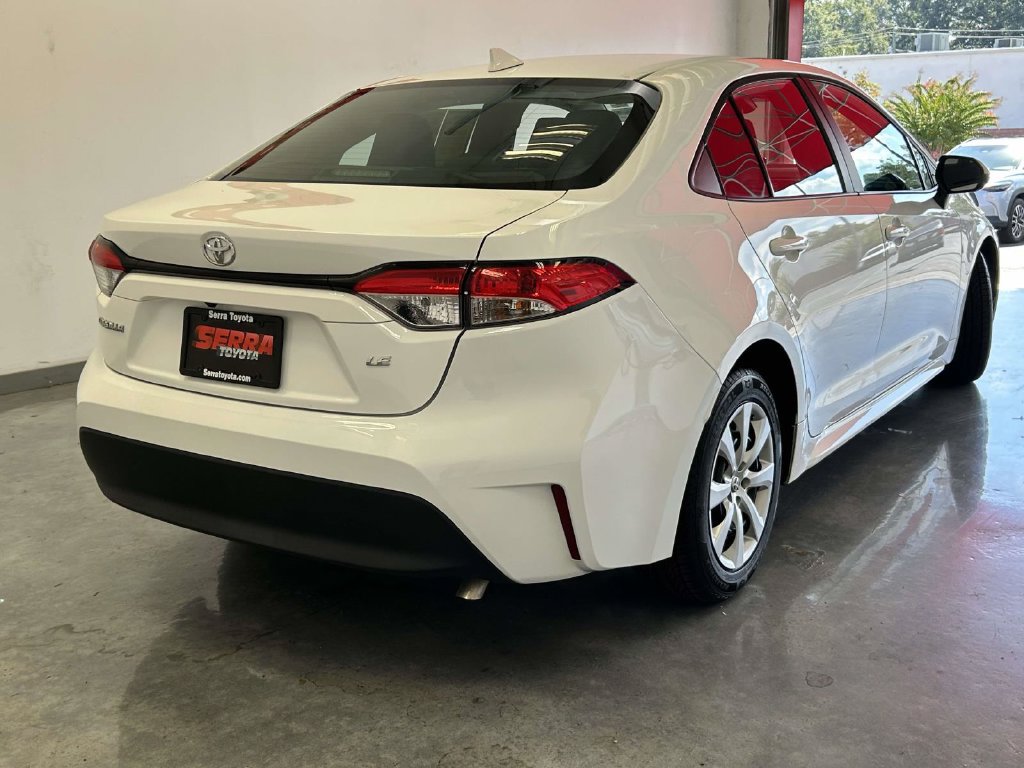 Used 2023 Toyota Corolla LE FWD image 3