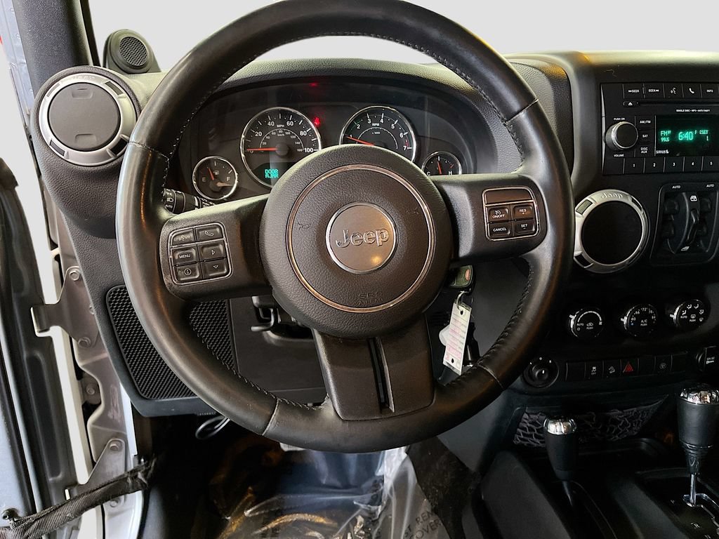 Used 2014 Jeep Wrangler Unlimited Sahara w/ Connectivity Group AWD/4WD image 10