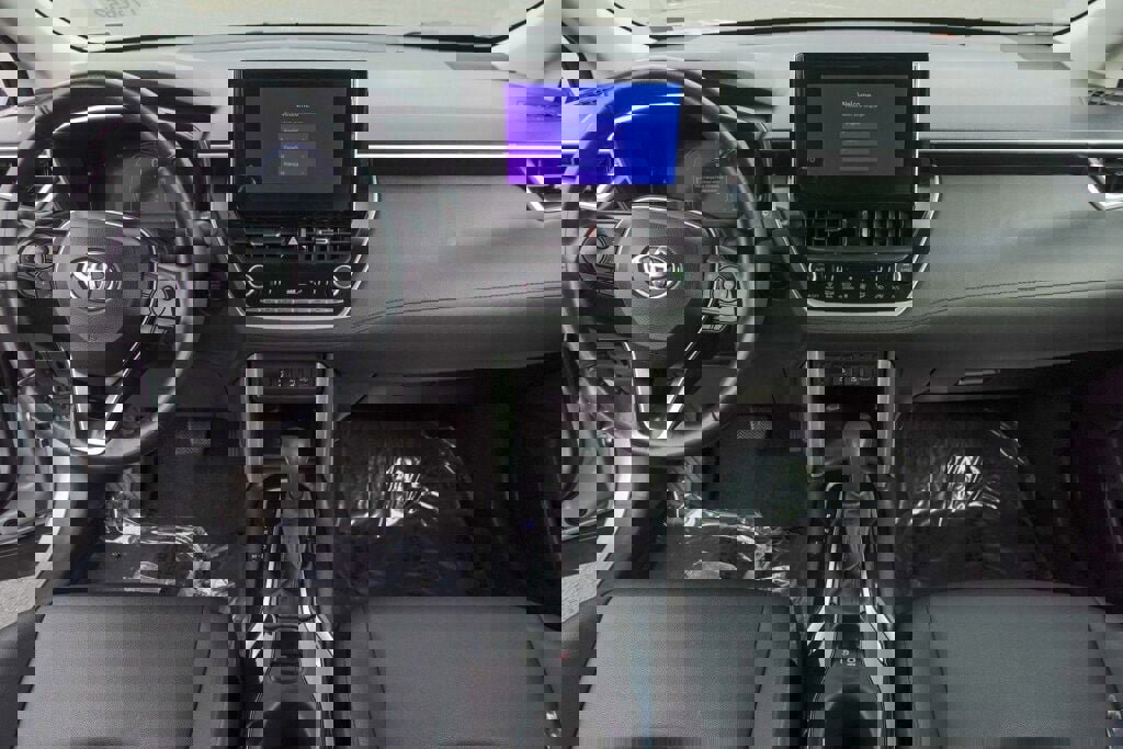 Used 2024 Toyota Corolla Cross XLE image 12