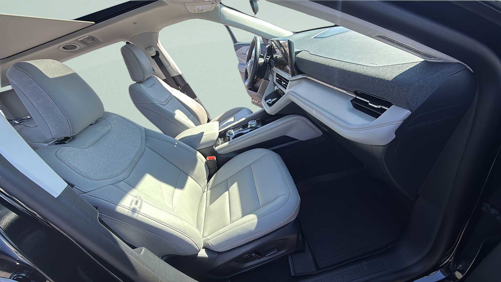 New 2026 Ford Explorer Active image 59