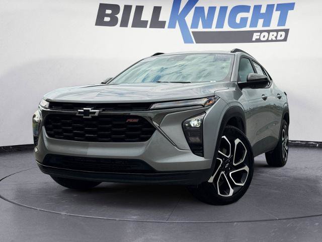 Used 2025 Chevrolet Trax RS FWD image 1
