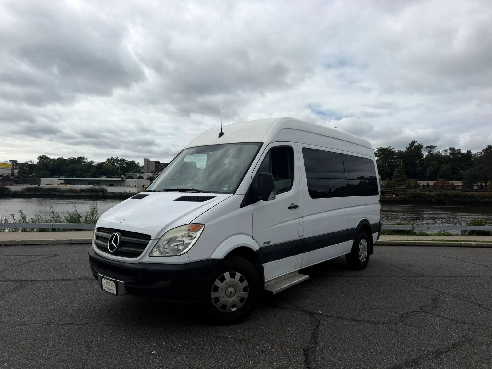 Used 2010 Mercedes-Benz Sprinter 2500 image 2