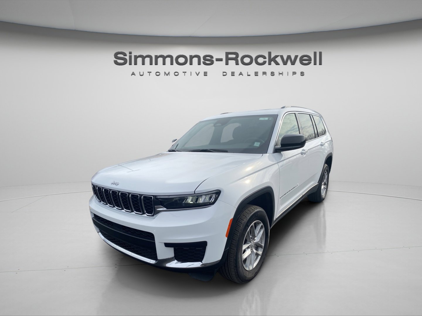 Used 2024 Jeep Grand Cherokee L Laredo image 1