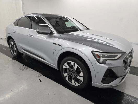 Used 2023 Audi e-tron Premium Plus w/ Premium Plus Package image 3