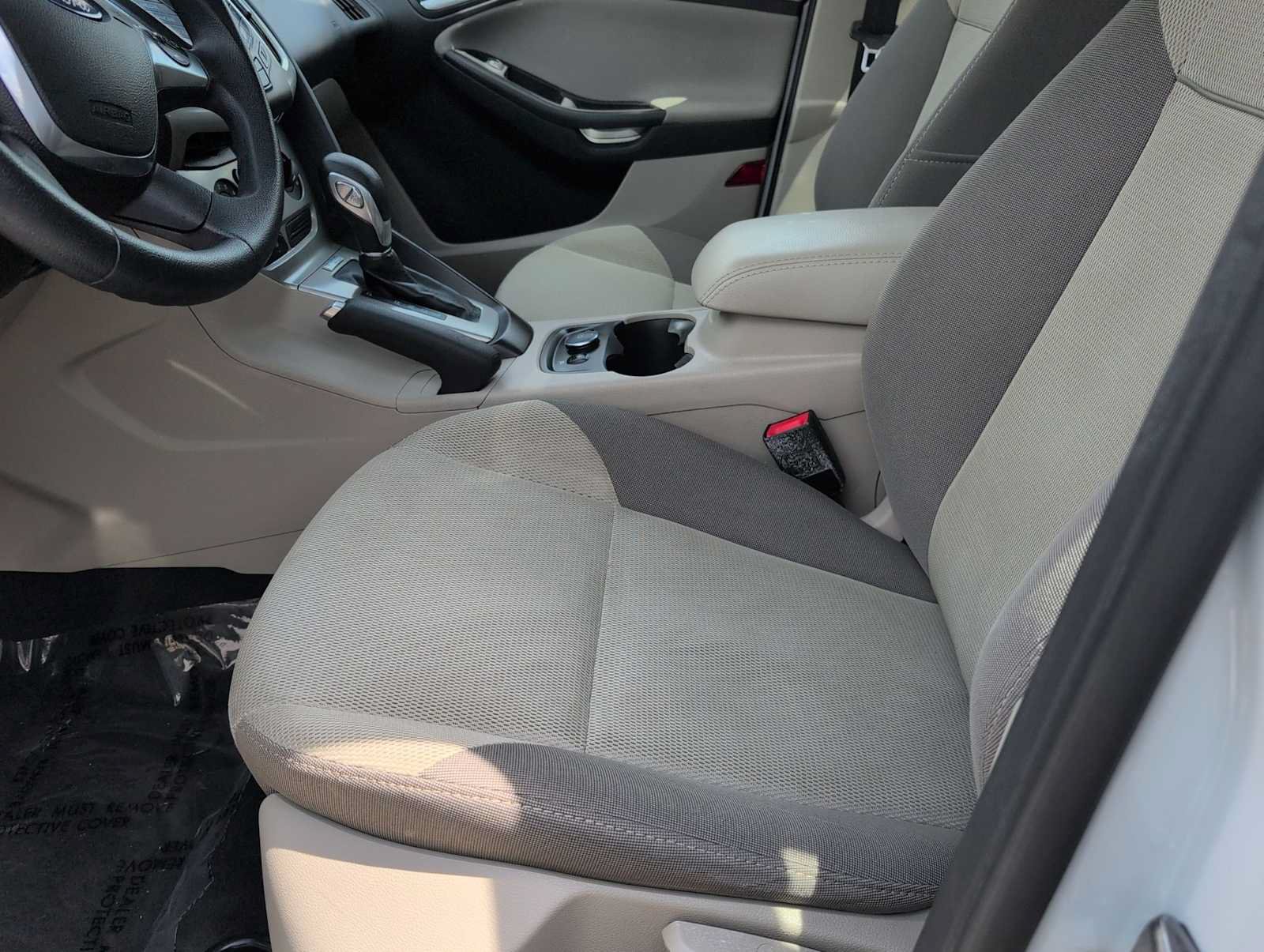 Used 2014 Ford Focus SE w/ SE Winter Package FWD image 16