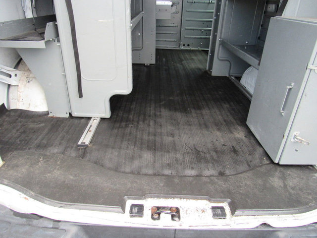 Used 2015 Chevrolet Express 2500 RWD image 25