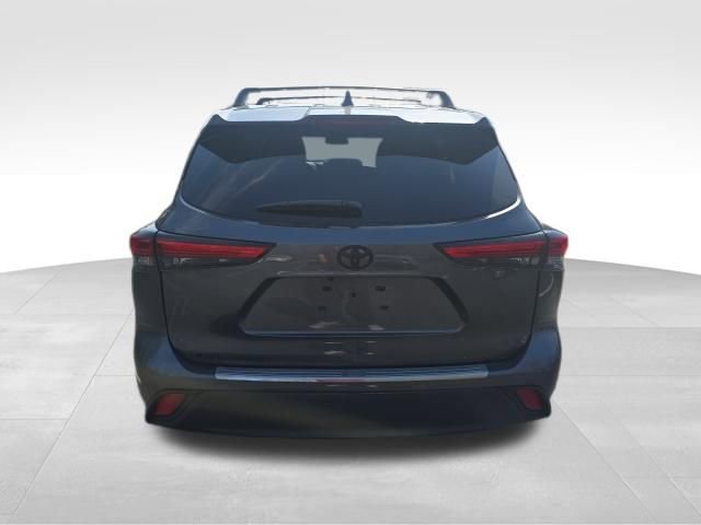 Used 2023 Toyota Highlander L image 6