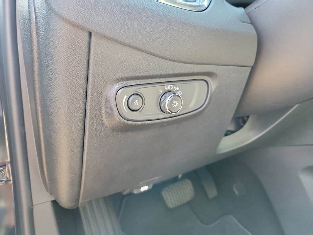 Used 2024 Chevrolet Equinox LS w/ LS Convenience Package FWD image 24