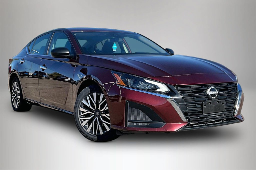 Used 2025 Nissan Altima 2.5 SV