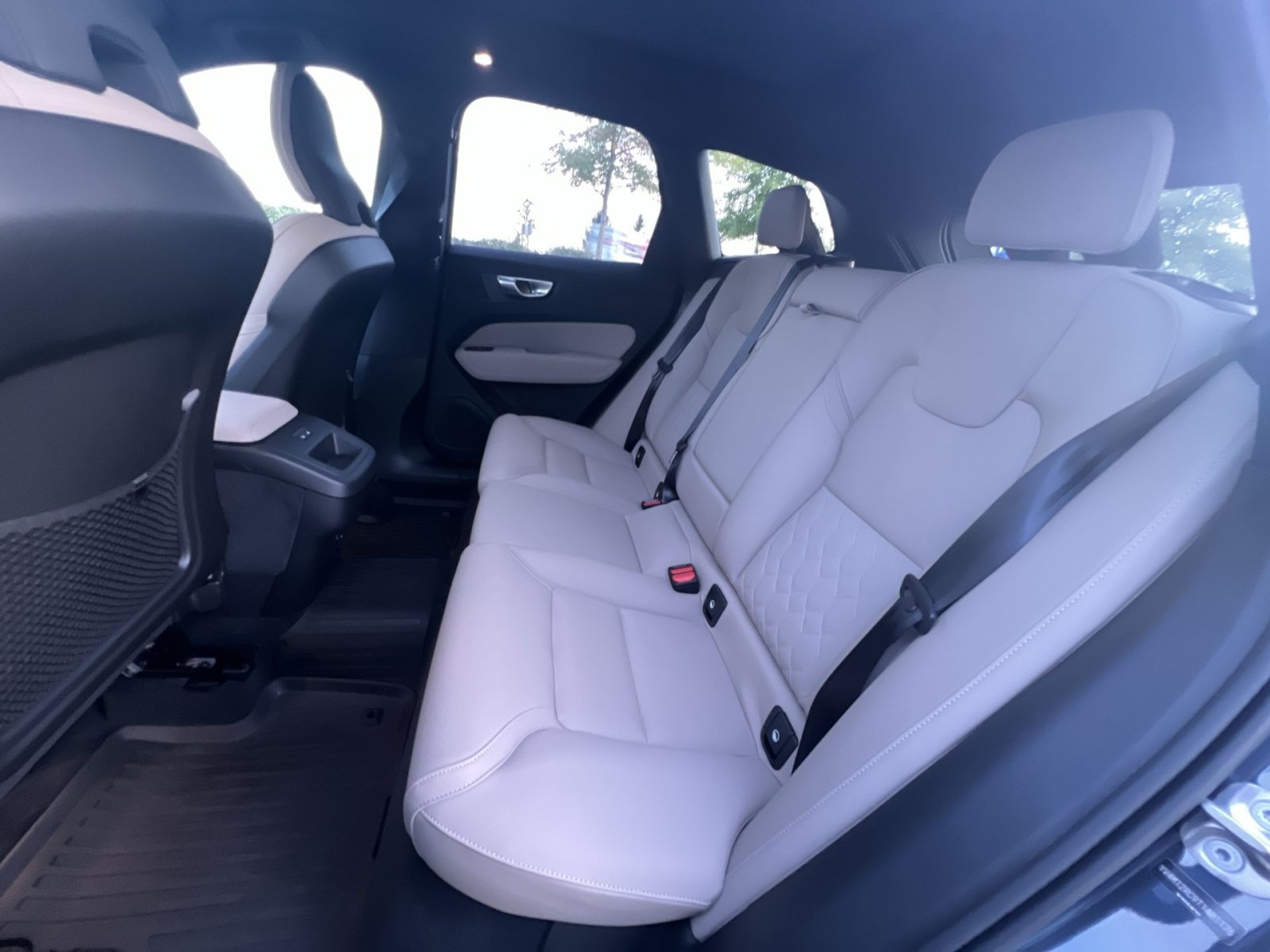 New 2026 Volvo XC60 B5 Plus w/ Protection Package Premier AWD/4WD image 33