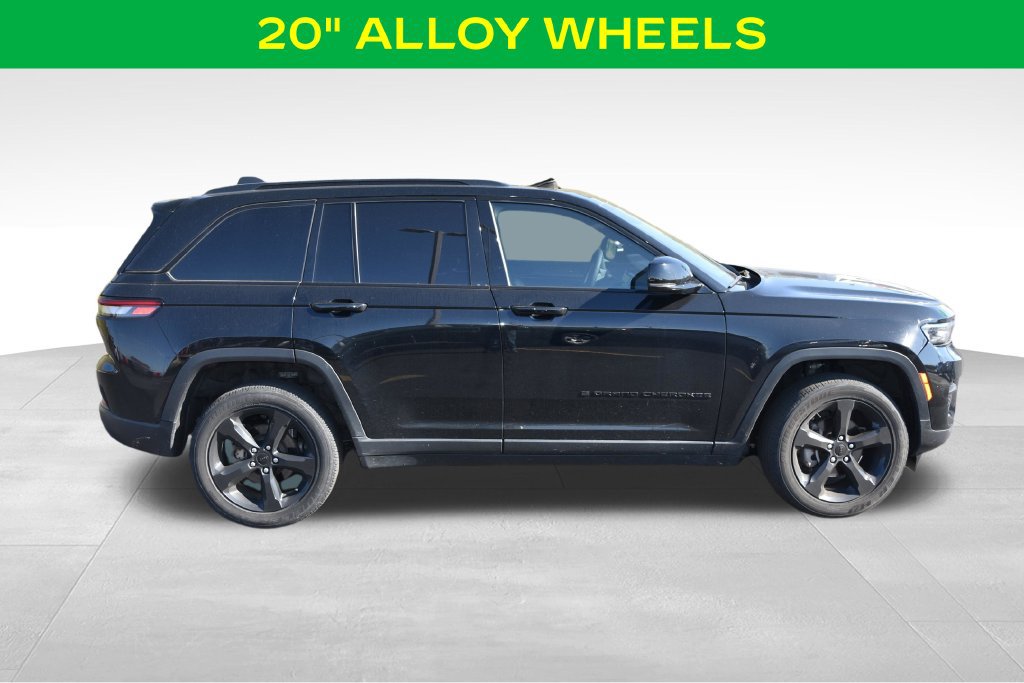 Used 2024 Jeep Grand Cherokee Altitude AWD/4WD image 7
