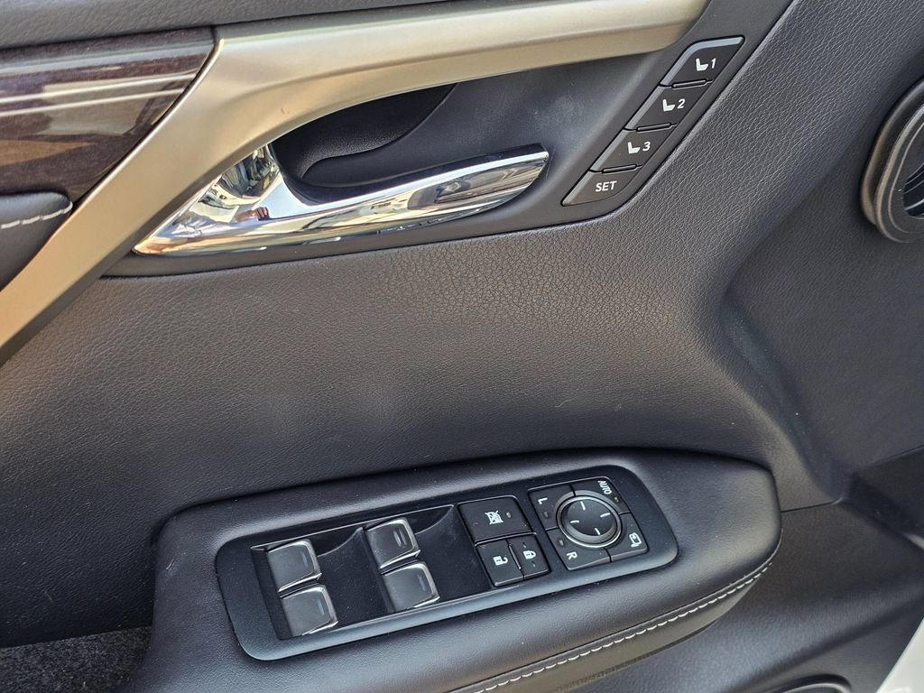Used 2020 Lexus RX 350L Luxury w/ Accessory Package AWD/4WD image 24