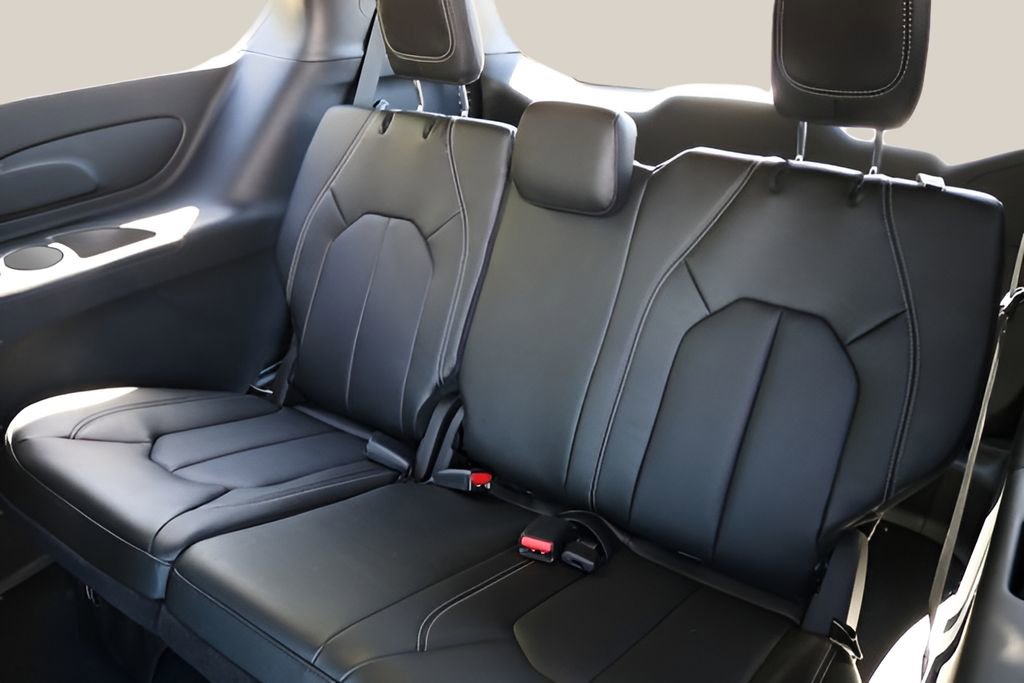 New 2026 Chrysler Pacifica Select FWD image 16
