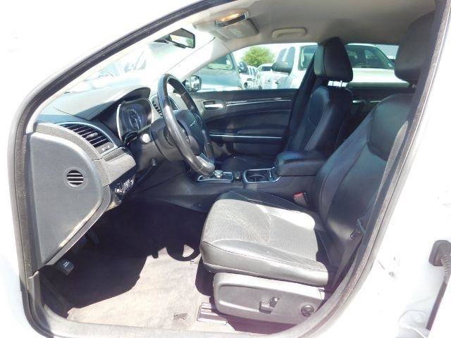 Used 2018 Chrysler 300 Limited image 9