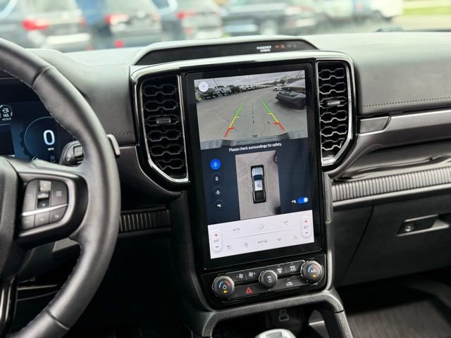 Used 2025 Ford Ranger Lariat w/ Black Appearance Package image 4