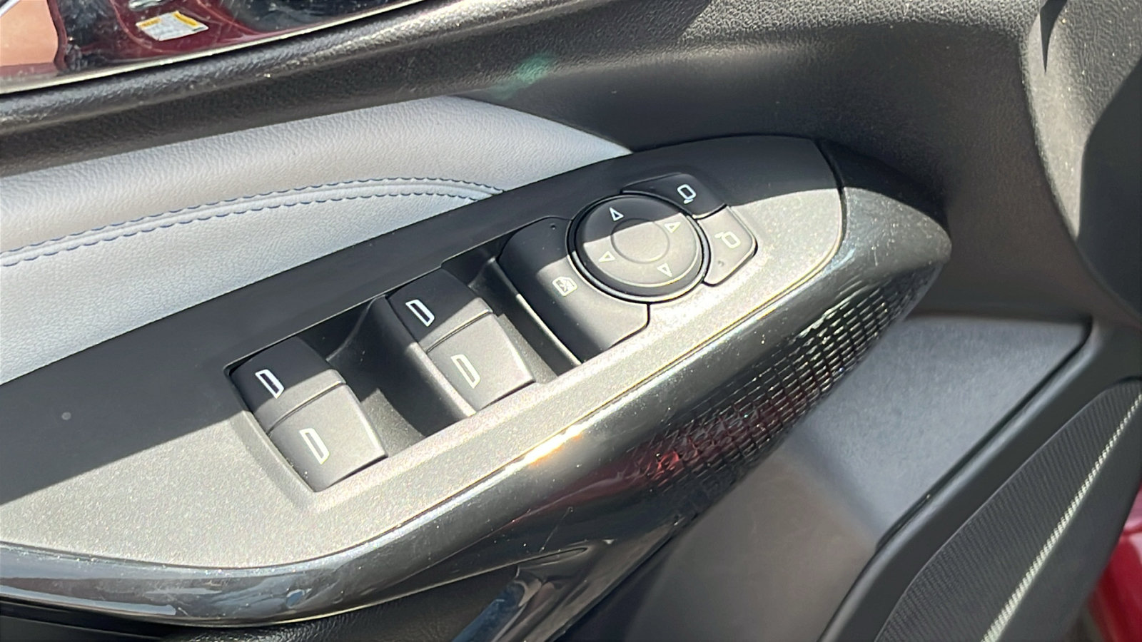 Used 2025 Chevrolet Trax LT FWD image 12