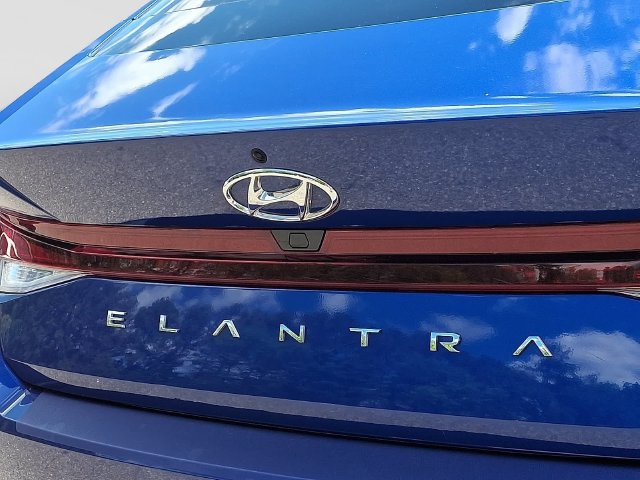 Used 2023 Hyundai Elantra SEL FWD image 31