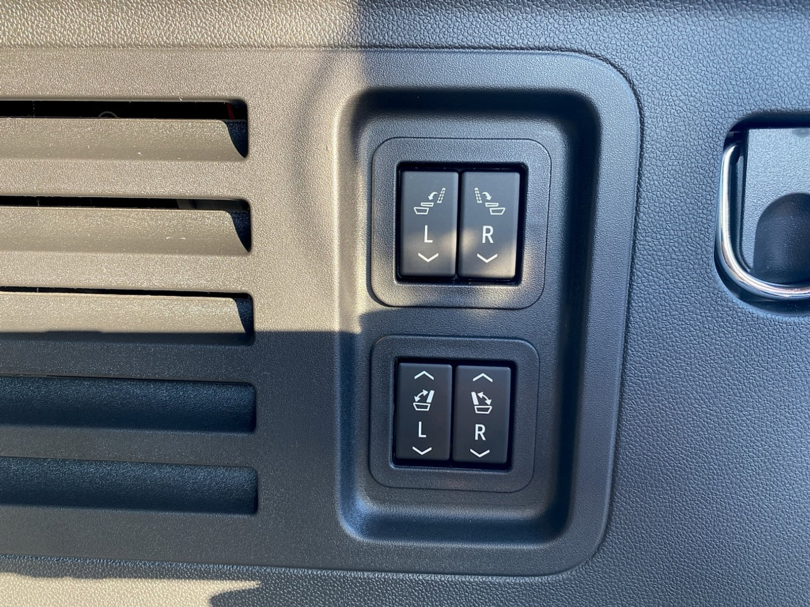 New 2026 Chevrolet Traverse RS w/ LPO, Floor Liner Package FWD image 34