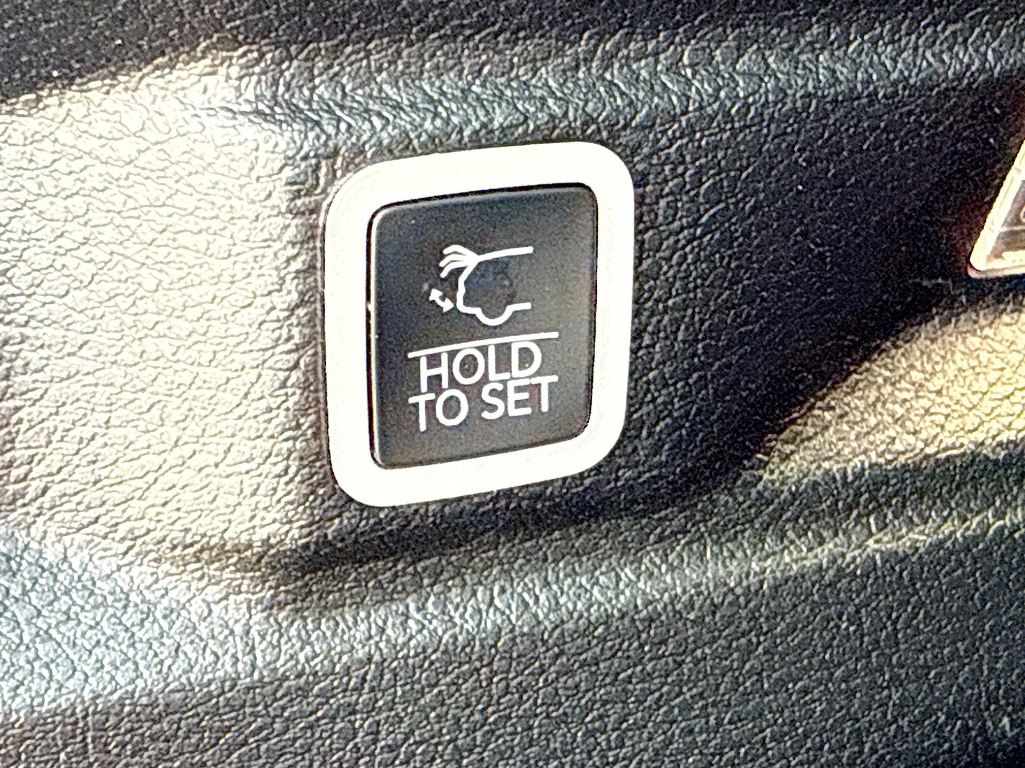 Used 2024 Jeep Grand Cherokee L Altitude AWD/4WD image 12