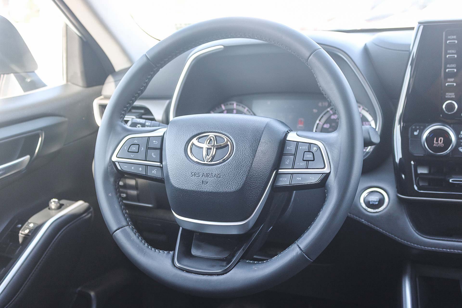 Used 2022 Toyota Highlander XLE FWD image 17