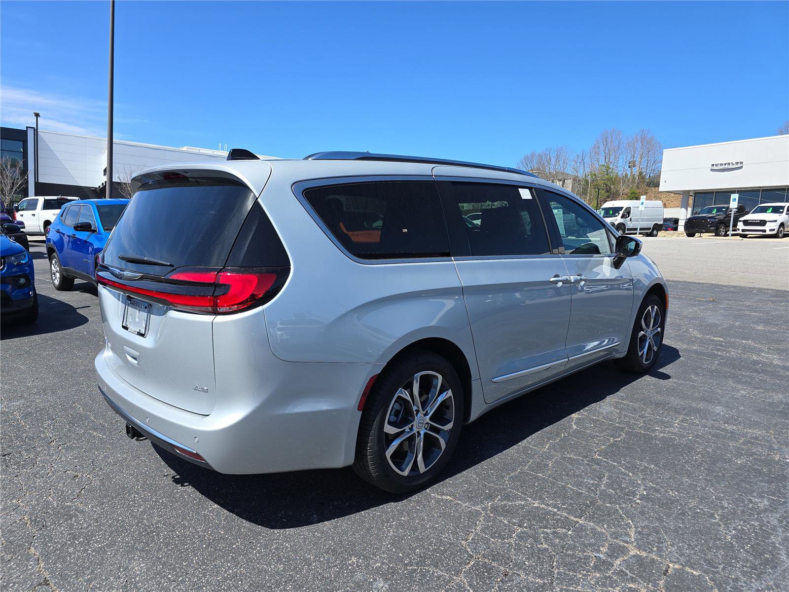 New 2026 Chrysler Pacifica Pinnacle image 3