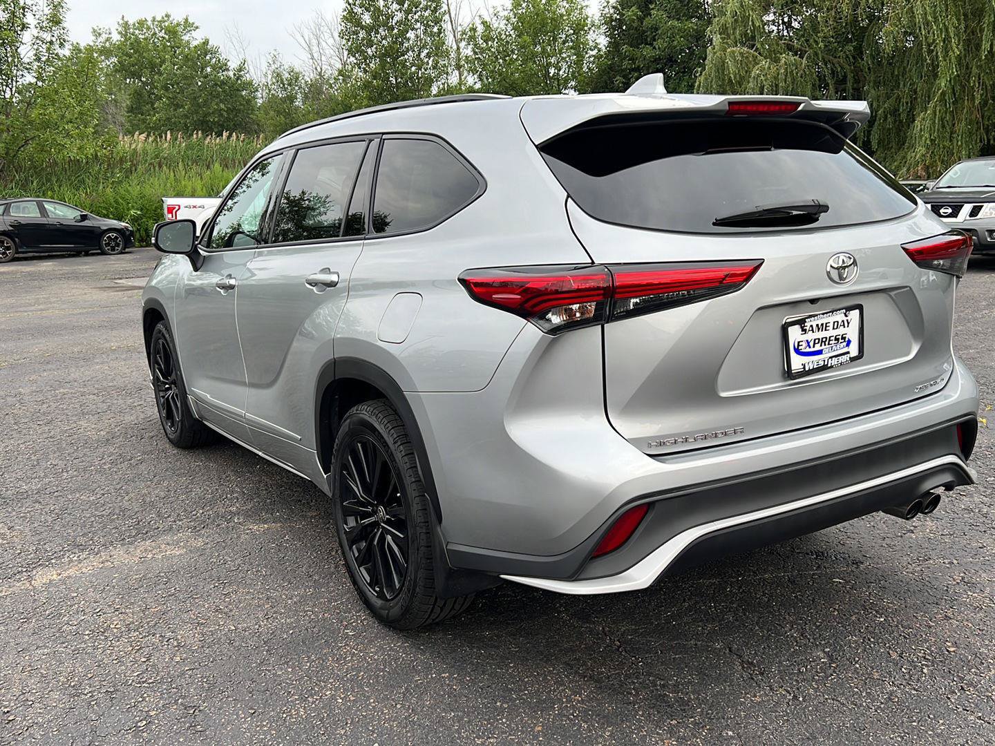 Used 2023 Toyota Highlander XSE AWD/4WD image 3
