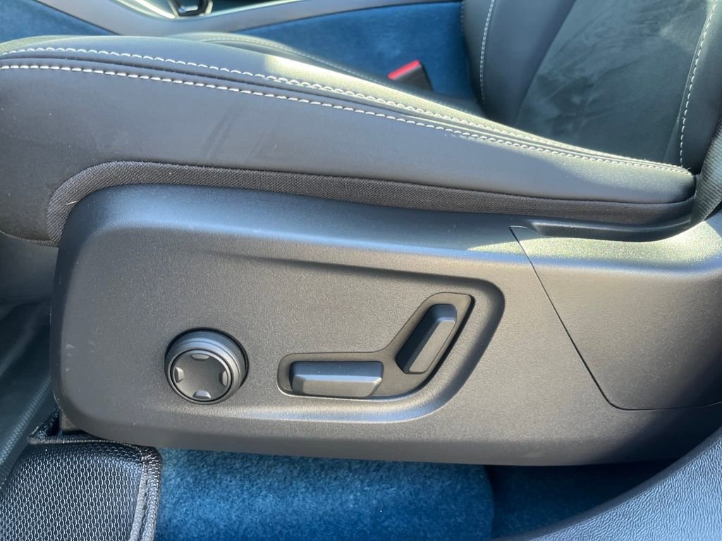 Used 2023 Volvo XC40 Recharge Ultimate image 7