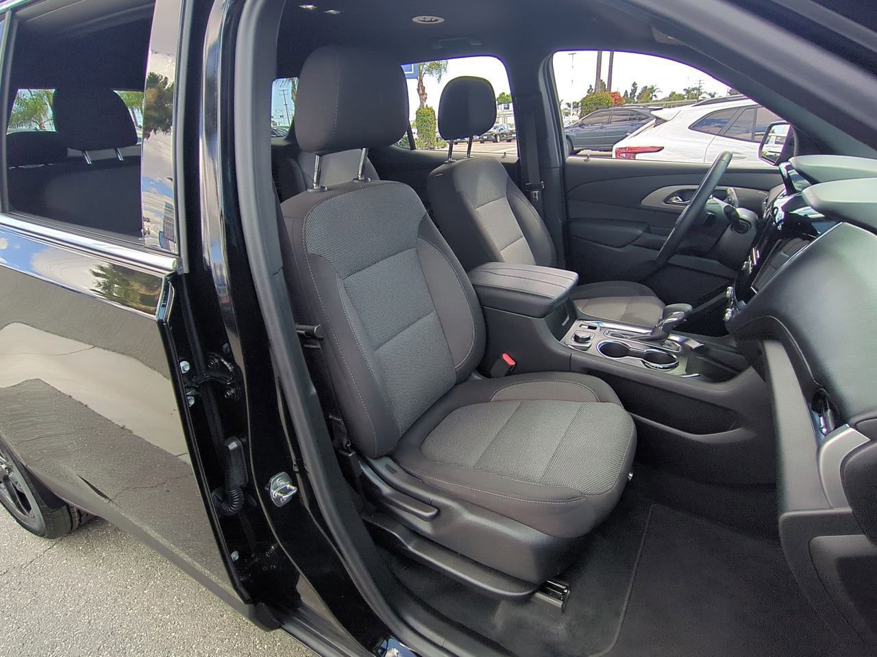 Used 2023 Chevrolet Traverse LT FWD image 26