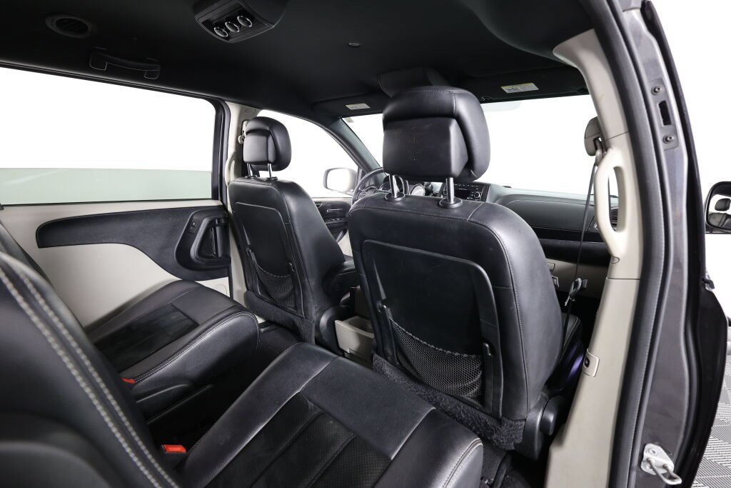 Used 2017 Dodge Grand Caravan SXT FWD image 19