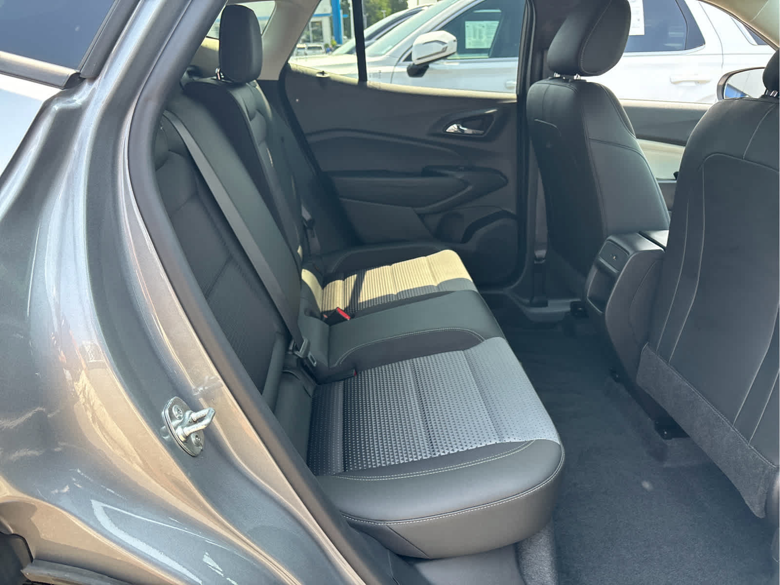 Certified 2025 Chevrolet Trax LT w/ LT Convenience Package FWD image 25