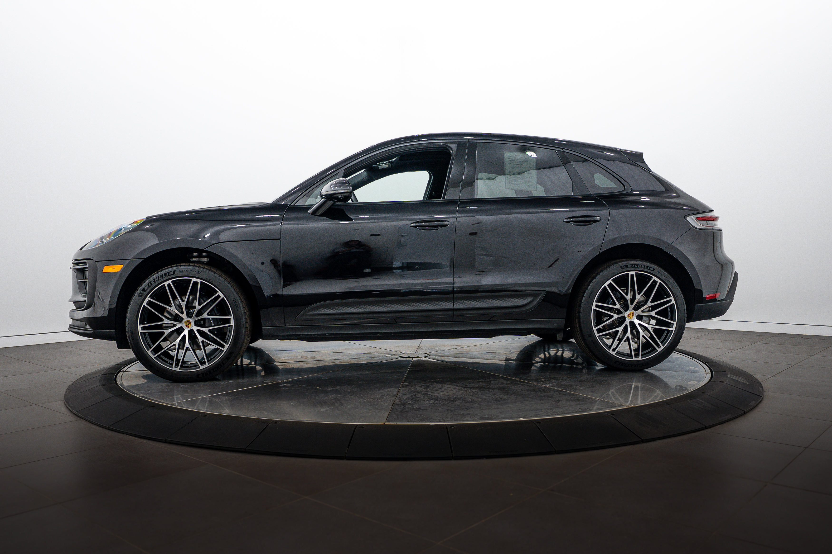 Certified 2026 Porsche Macan AWD/4WD image 2