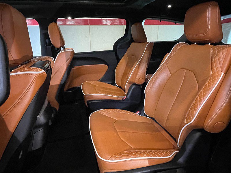 Used 2025 Chrysler Pacifica Pinnacle FWD image 30