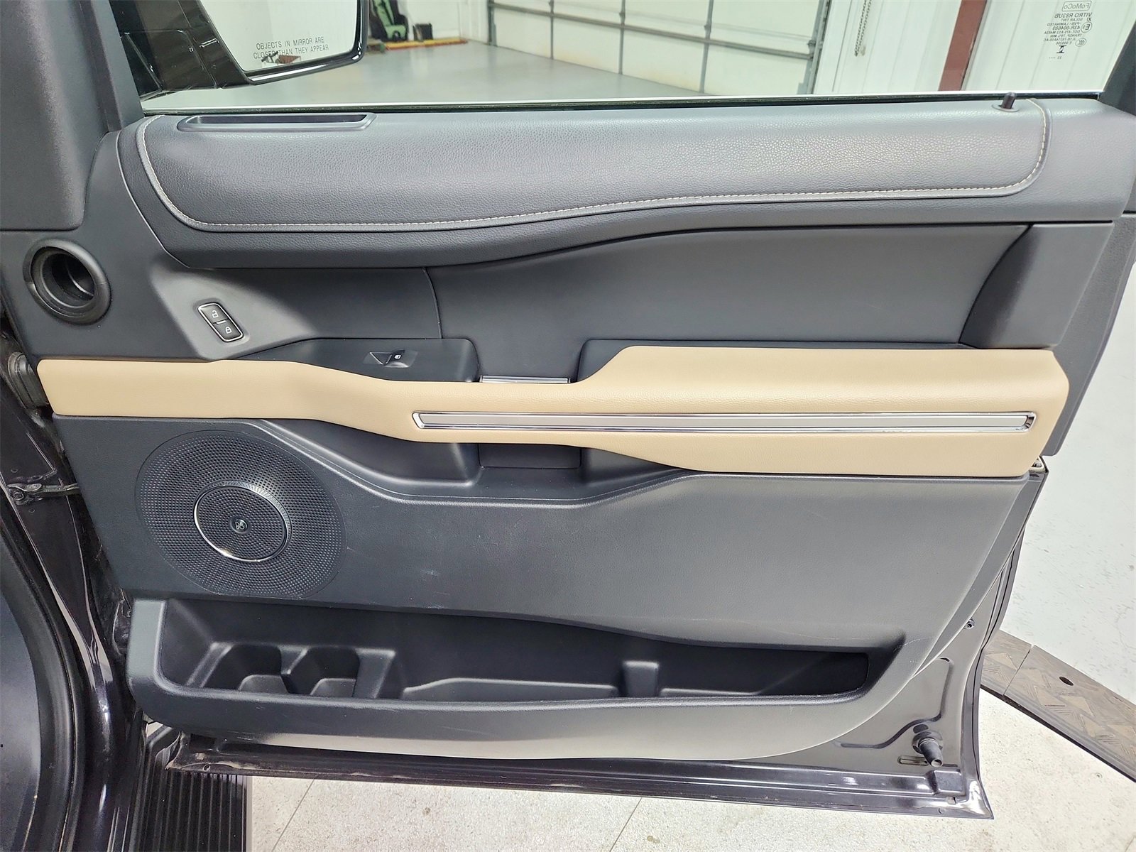 Used 2024 Ford Expedition Limited image 44