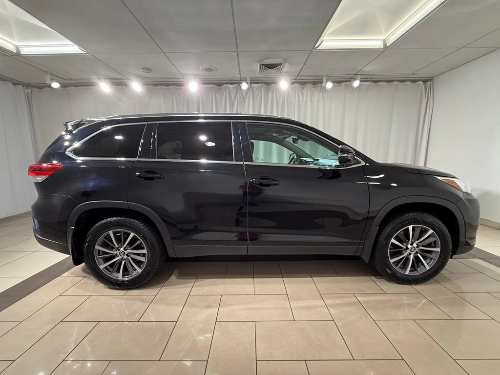 Certified 2019 Toyota Highlander XLE AWD/4WD image 7