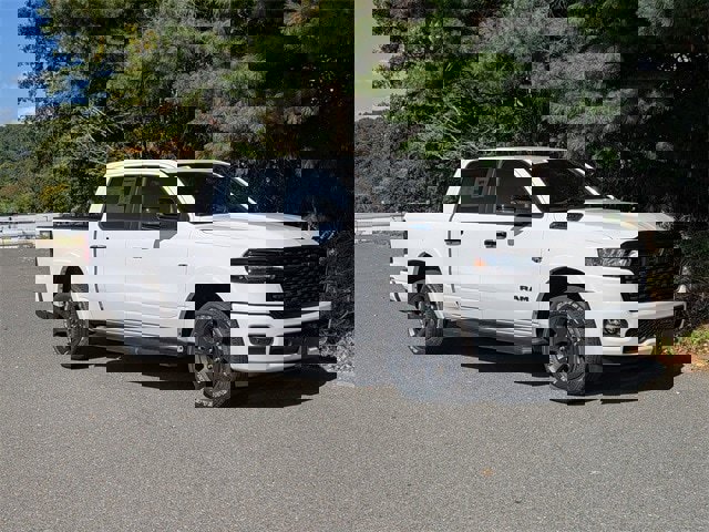 New 2026 RAM 1500 4x4 Crew Cab image 3