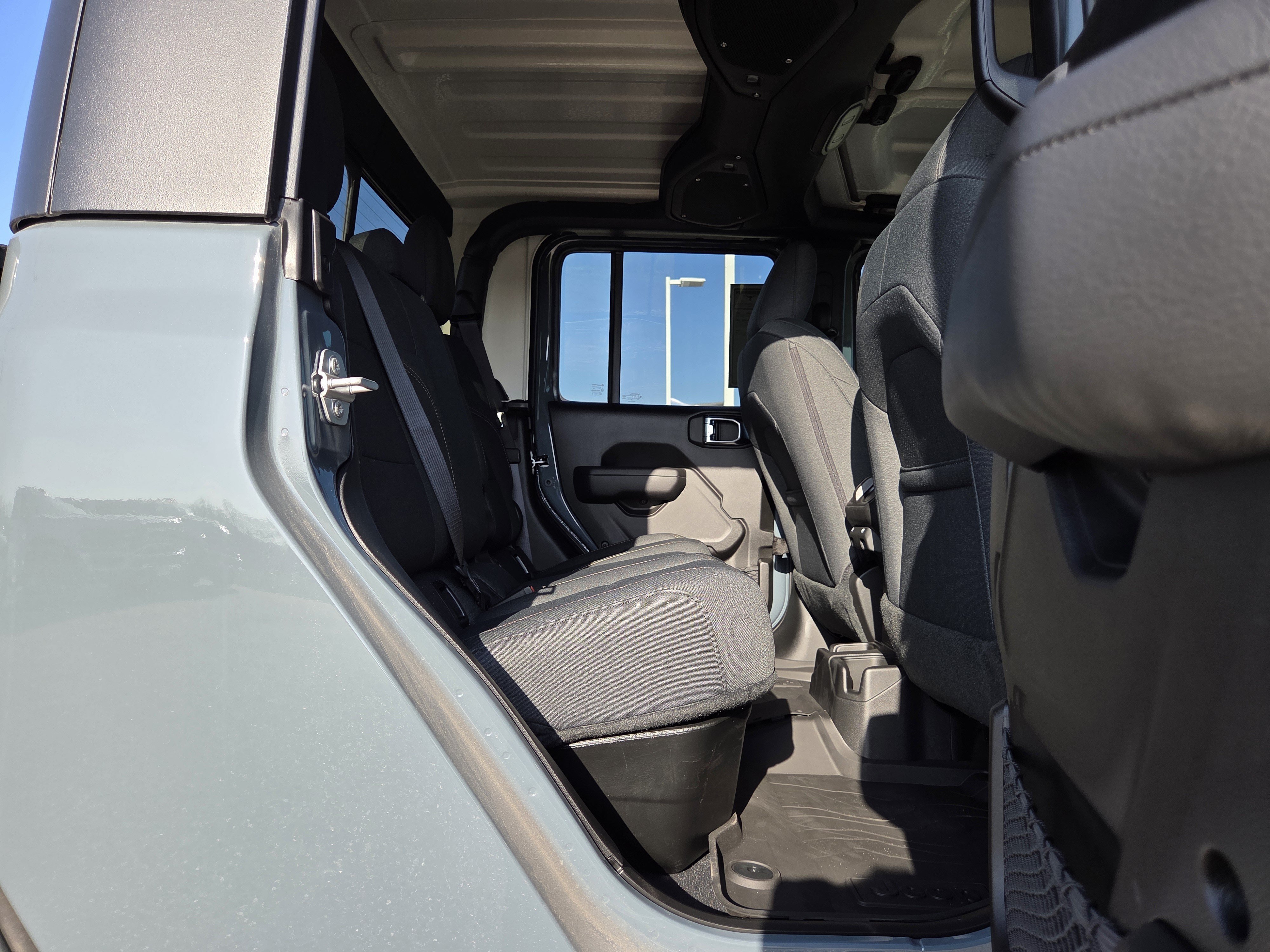 Used 2025 Jeep Gladiator Sport AWD/4WD image 17