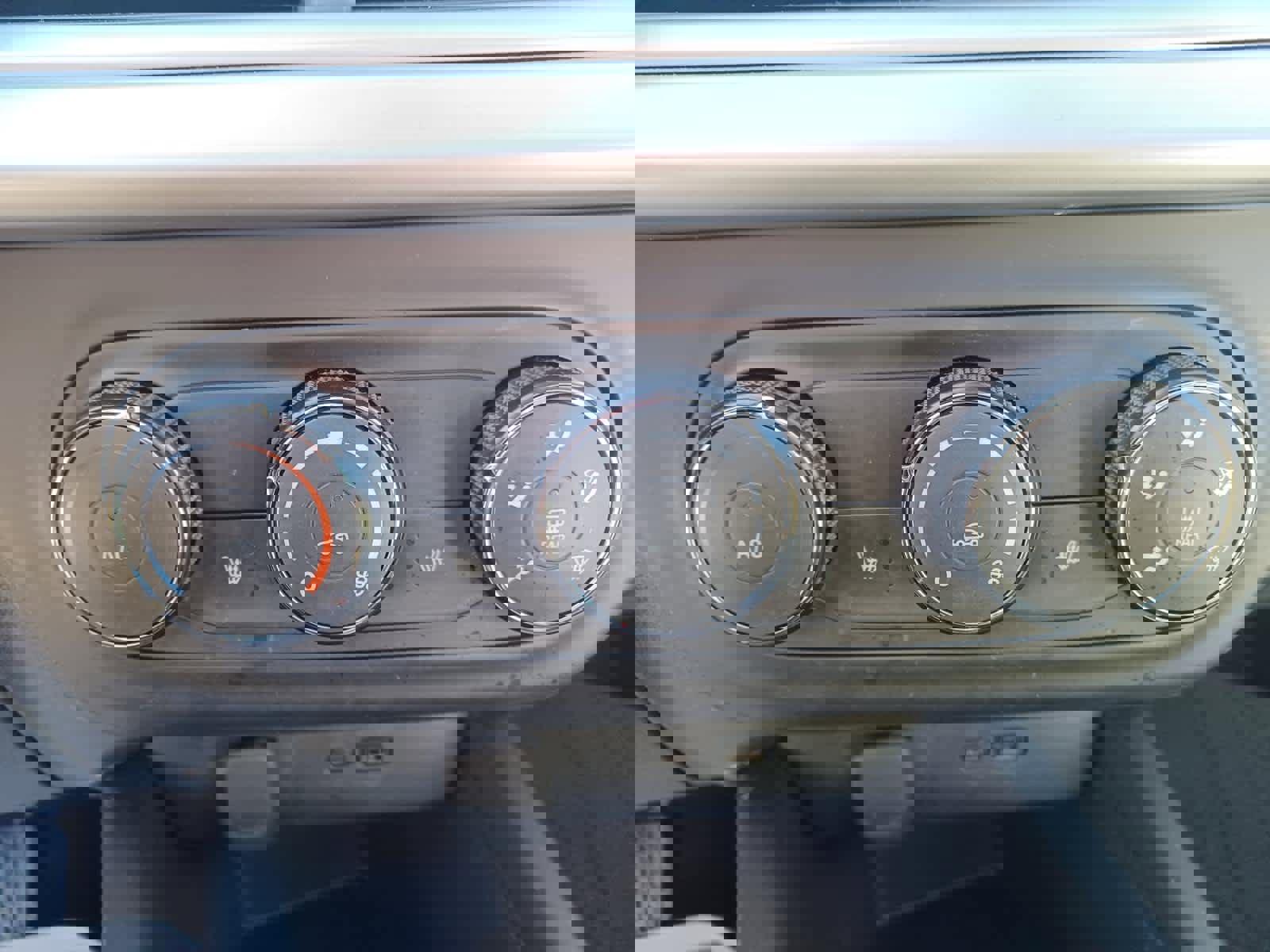 Used 2024 Chevrolet Trax LS w/ LS Convenience Package image 13