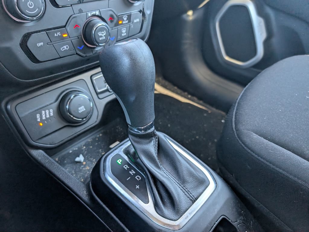 Used 2018 Jeep Renegade Latitude w/ UConnect 8.4 Nav Group image 20