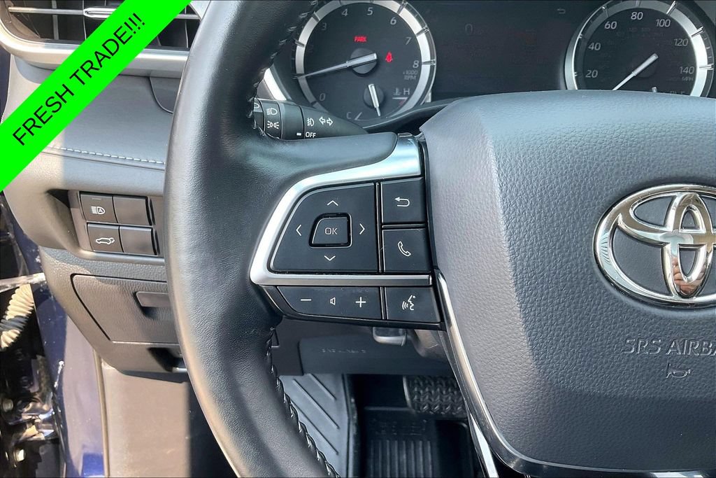 Used 2021 Toyota Highlander XLE AWD/4WD image 11